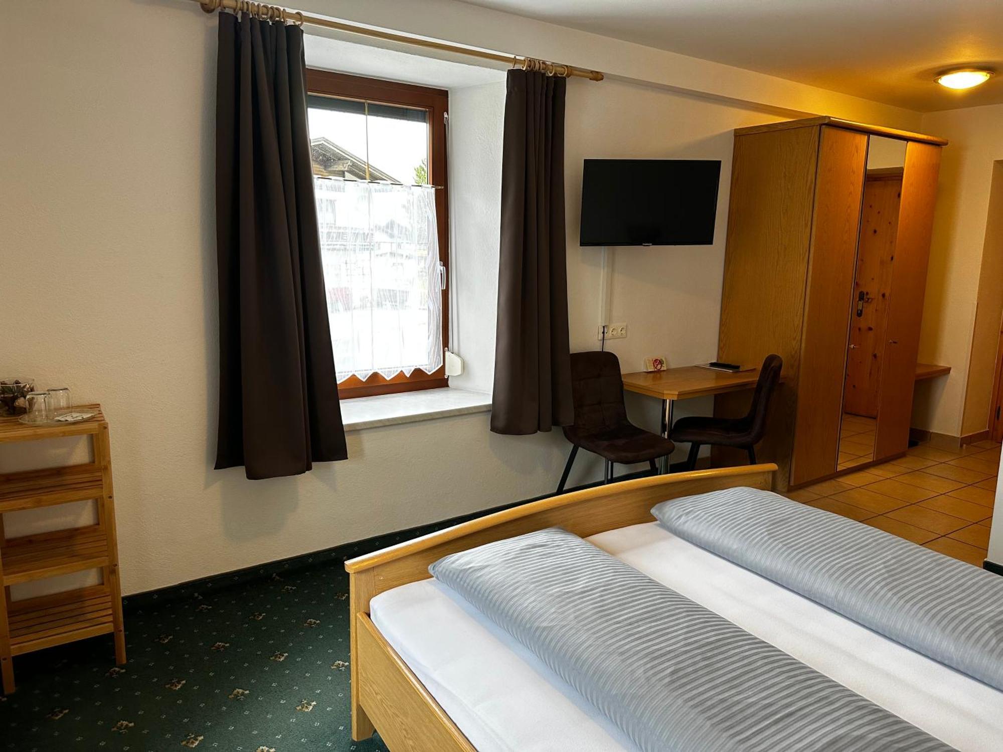Goldener Adler Bed & Breakfast Scharnitz Bagian luar foto