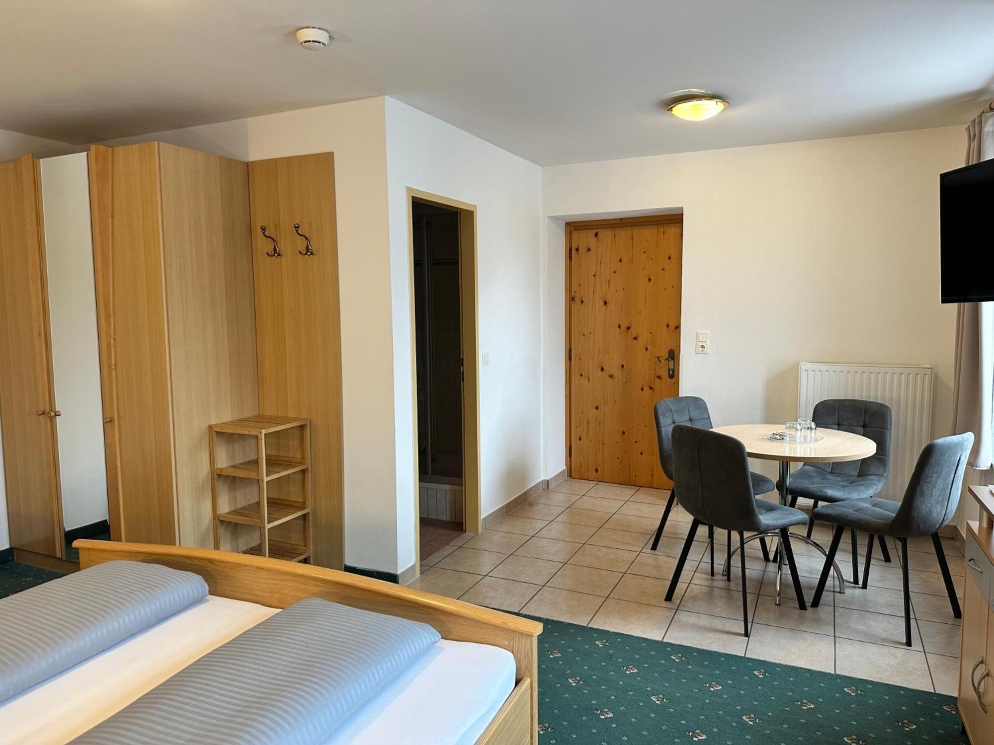 Goldener Adler Bed & Breakfast Scharnitz Bagian luar foto