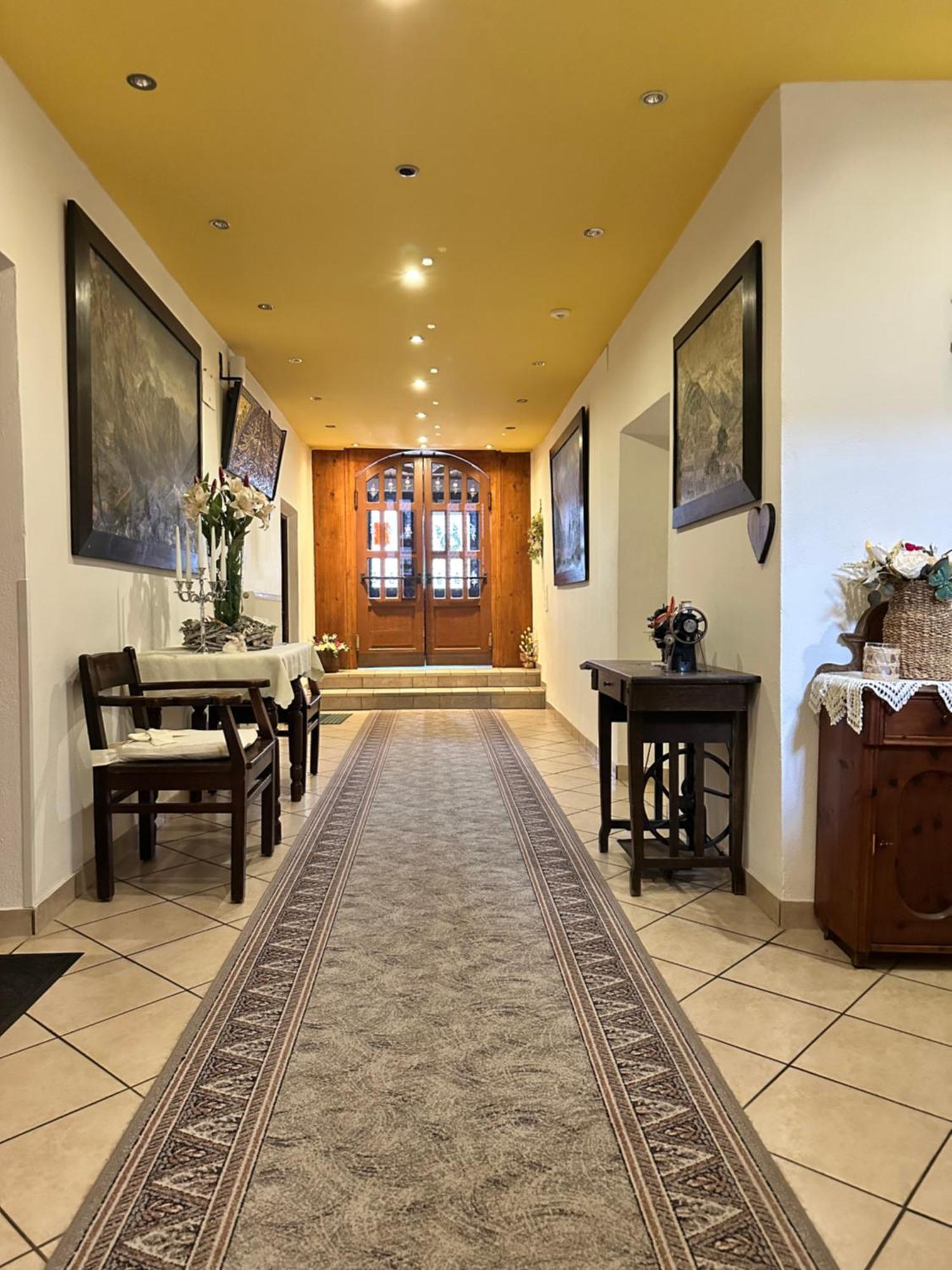 Goldener Adler Bed & Breakfast Scharnitz Bagian luar foto